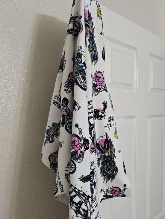 Ed Hardy Other - Ed Hardy White with Pink, Blue & Yellow Graphics Bath Towel Nwt
